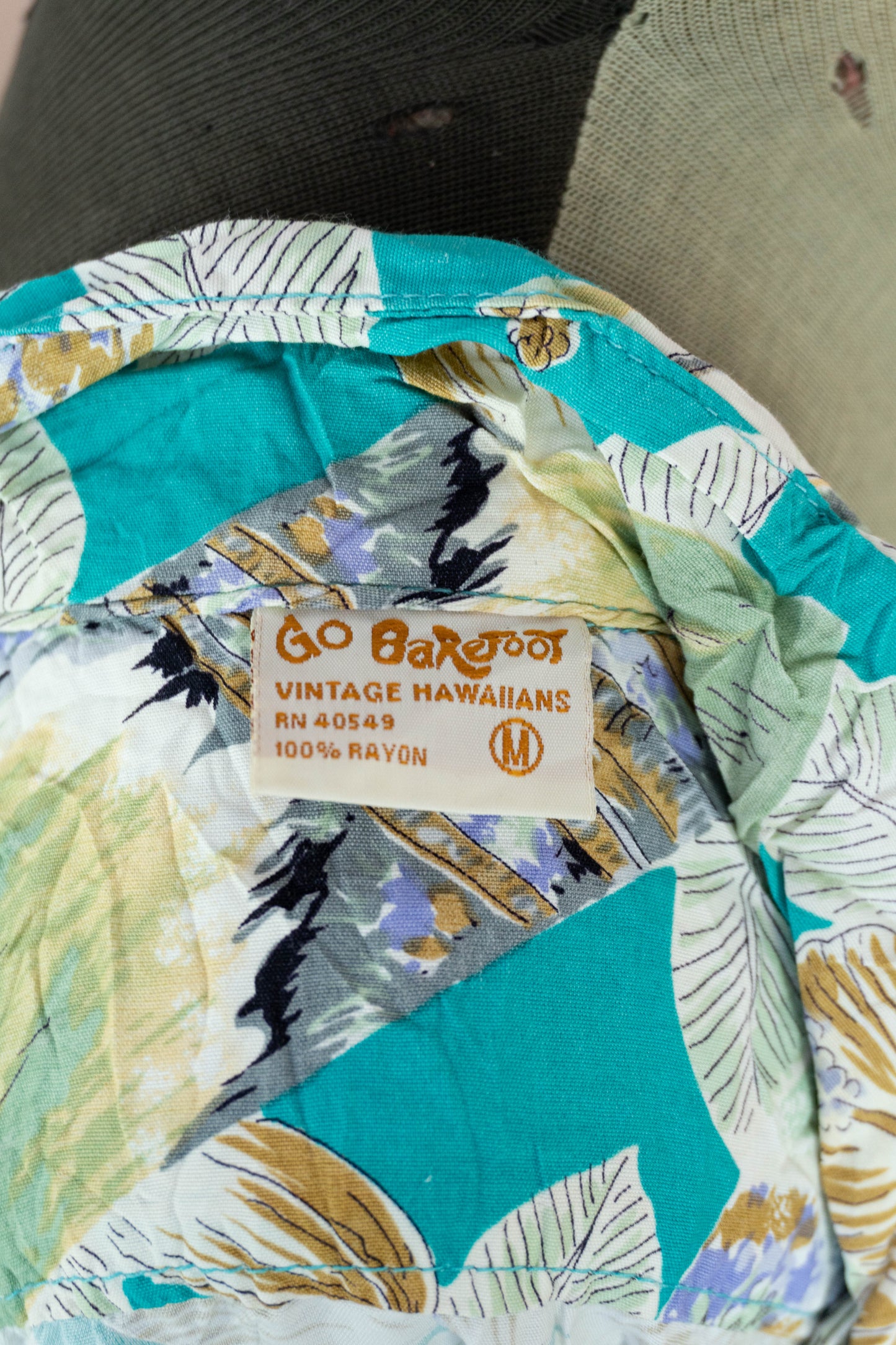 Go Barefoot Hawaiian Shirt "M"