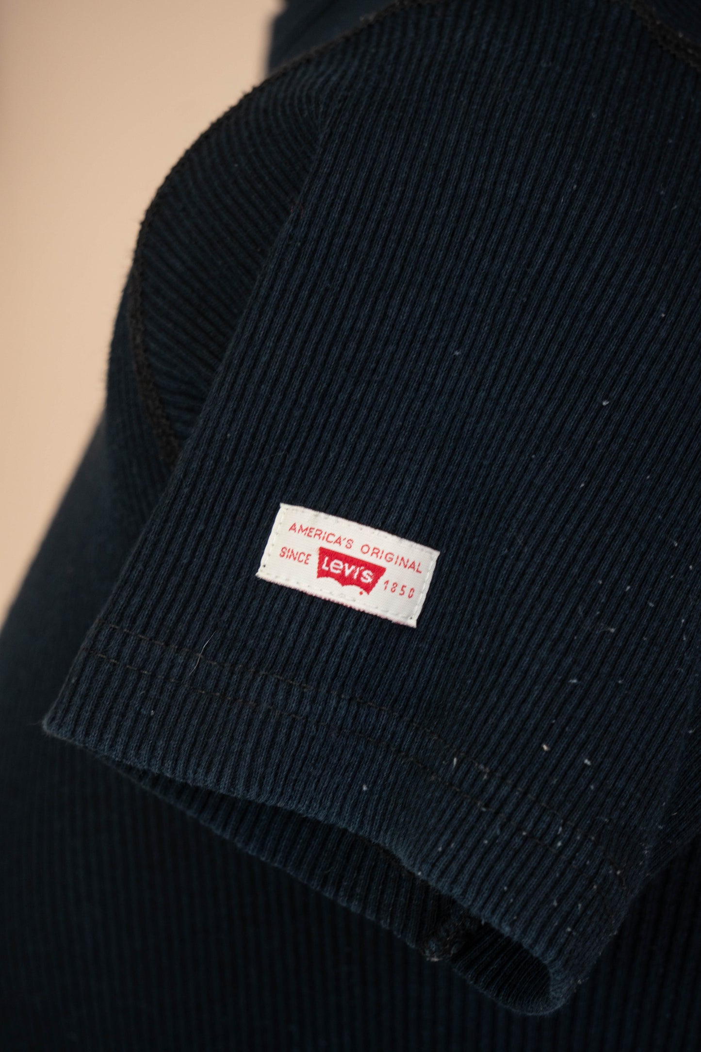 T-shirt girocollo Levi's a coste blu scuro - M